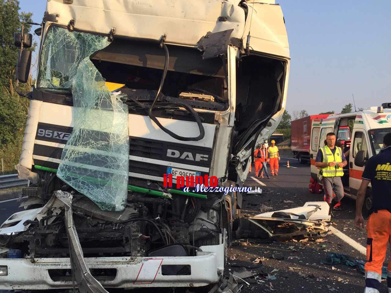 Schianto tra tir in A1 a Pontecorvo, un ferito