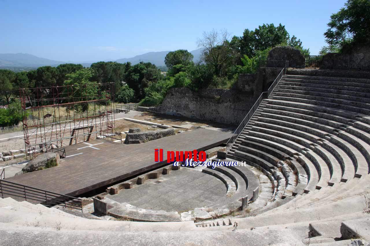 “Chi’a vo a coppe, chi’a vo a mazze” domani al teatro romano di Cassino