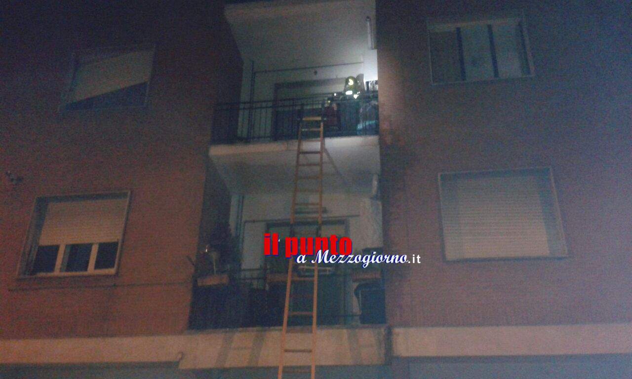 Cascata d’acqua dal balcone in via Gari a Cassino, interviene polizia e vigili del fuoco