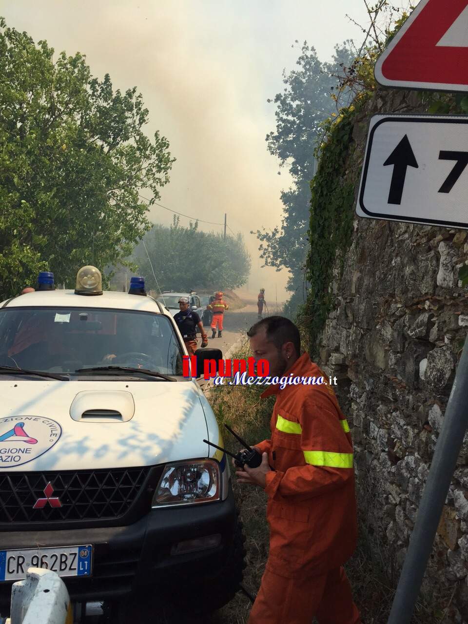 Roghi nel Cassinate, abitazioni minacciate dalle fiamme ad Ausonia