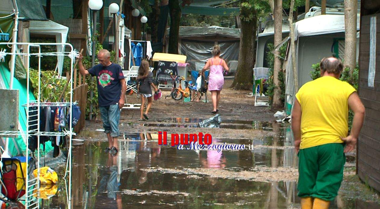 Maltempo, campeggi devastati tra Terracina, Fondi e Gaeta, gente salvata dall’acqua