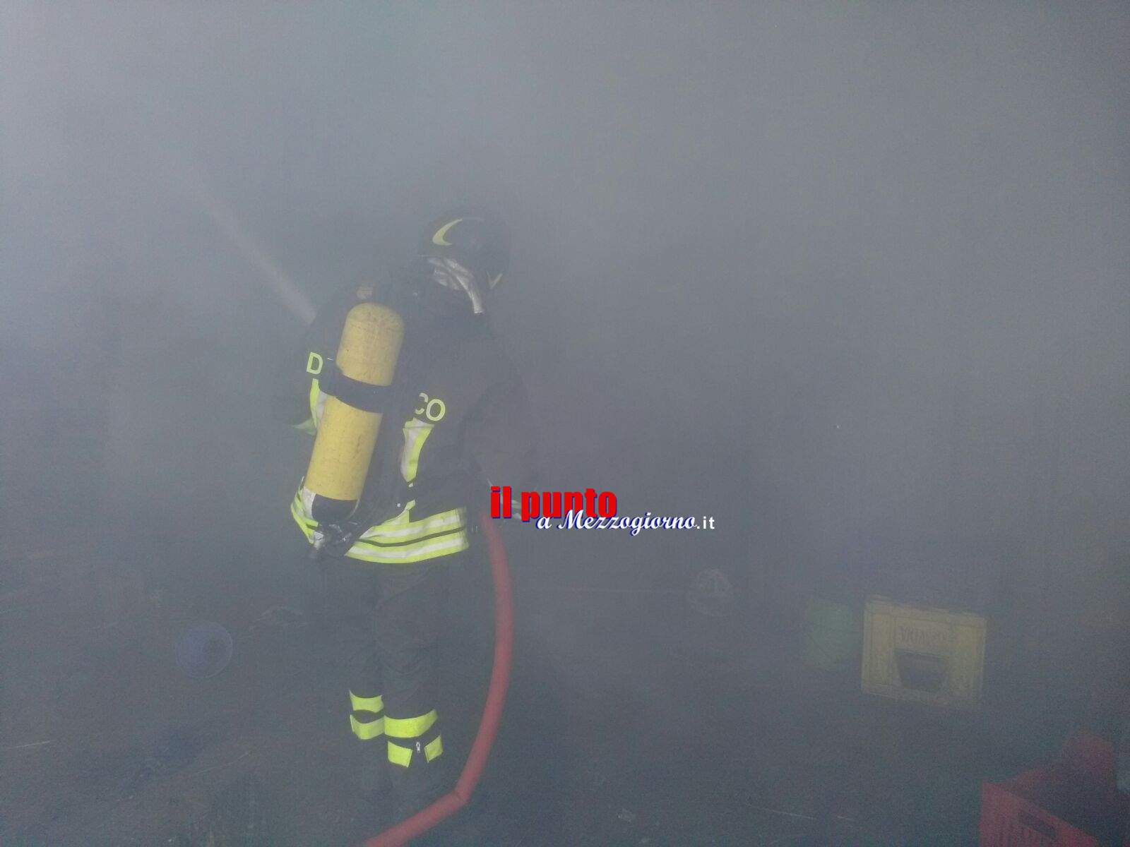 Appartamento in fiamme in centro a Fontana Liri, donna si salva uscendo dalla finestra