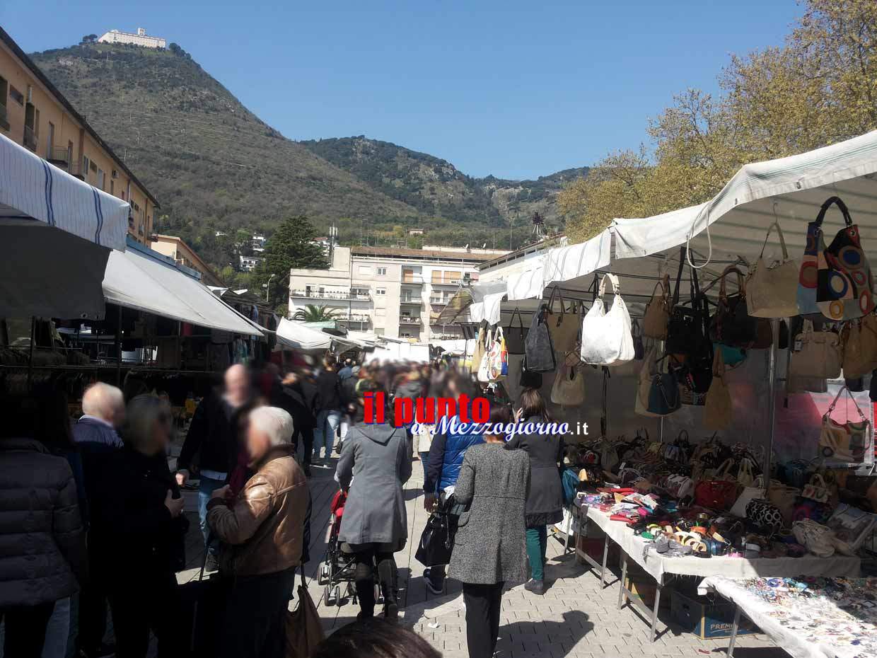 Donna scippata al mercato a Cassino, bancarellai recuperano la borsa