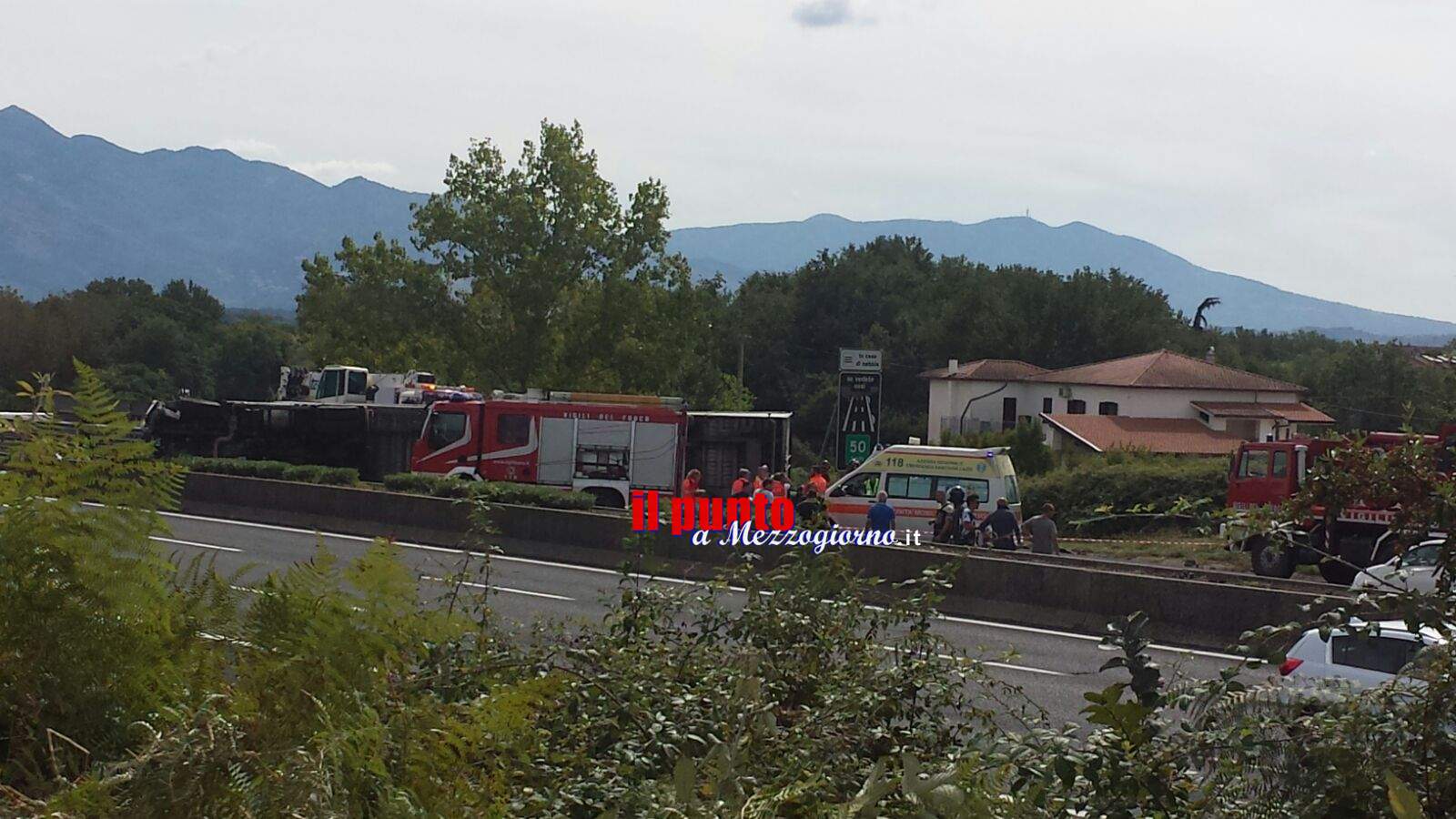 Autostrada bloccata tra Cassino e San Vittore, tir ribaltato e conducente ferito