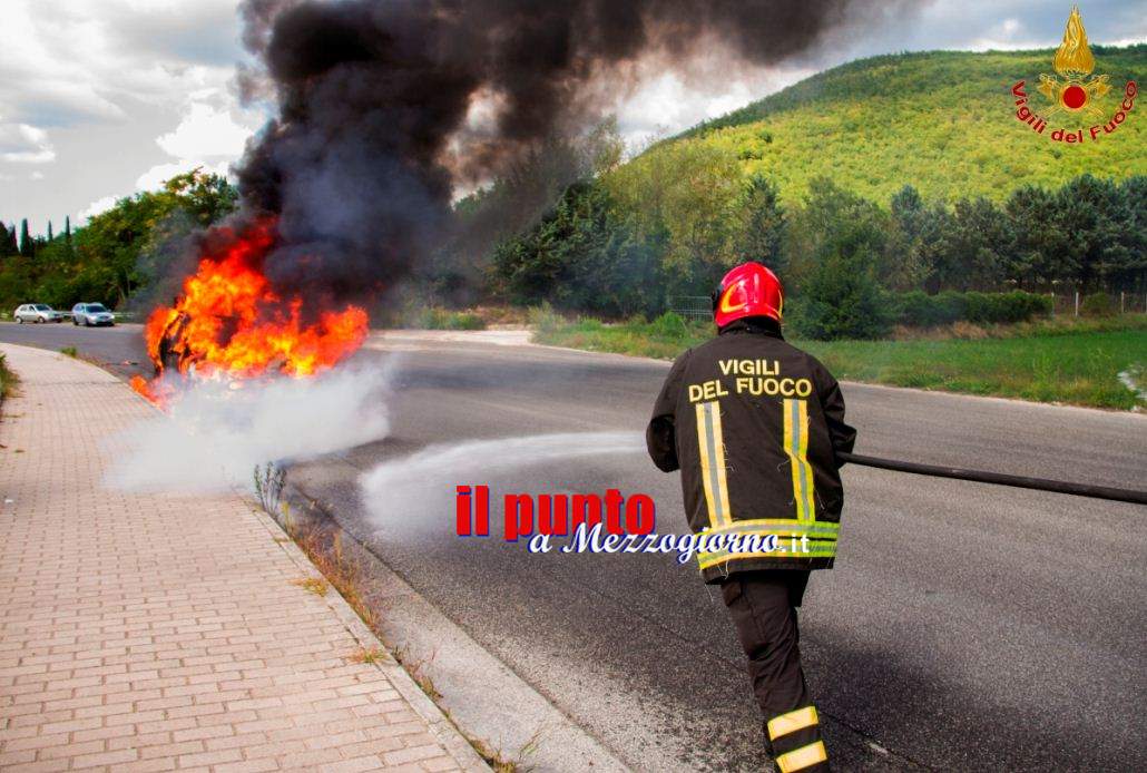 Auto in fiamme a Cassino, salvo l’automobilista
