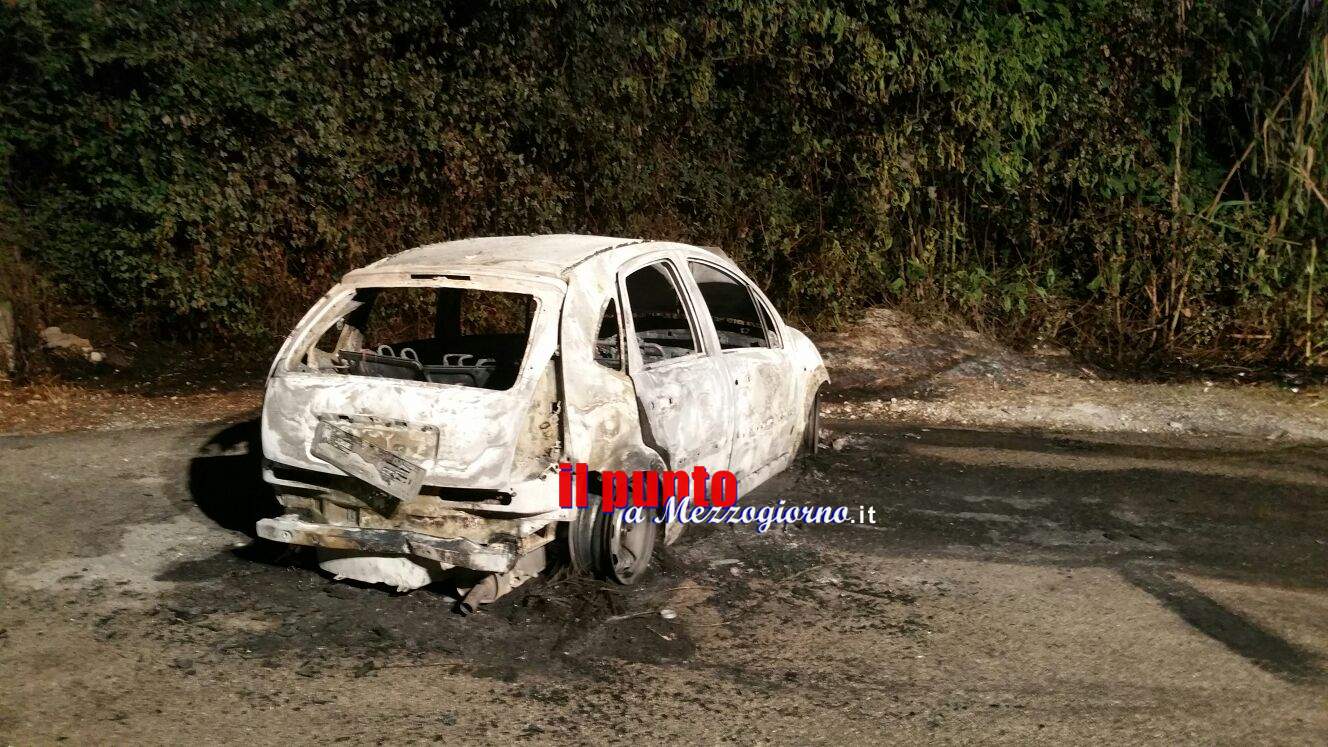 Auto divorate dalle fiamme nella notte a Roccasecca