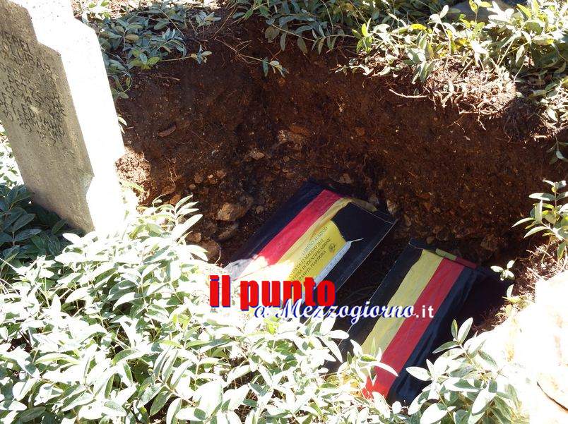 I resti di due militari tedeschi morti in guerra si uniscono ai loro compagni nel cimitero militare di Cassino I resti di due militari tedeschi morti in guerra si uniscono ai loro compagni nel cimitero militare di Cassino