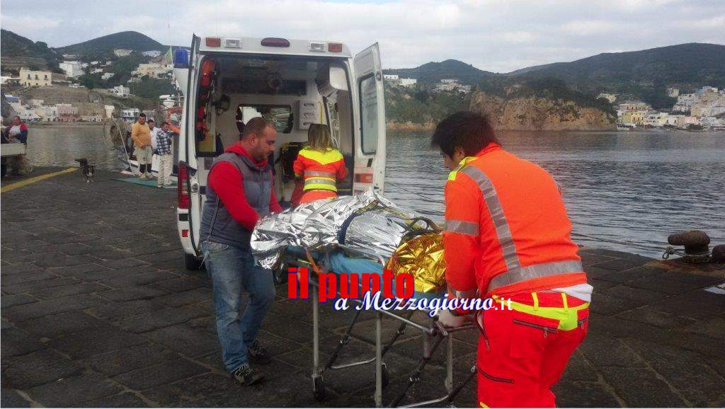 Papà muore davanti a figli e moglie in incidente stradale a Fondi