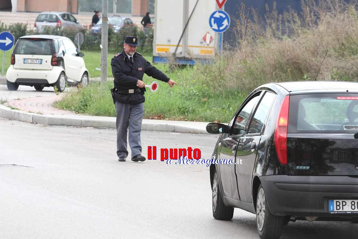 Automobilista a Cassino senza patente, assicurazione e revisione. Sequestro dell’auto e denuncia