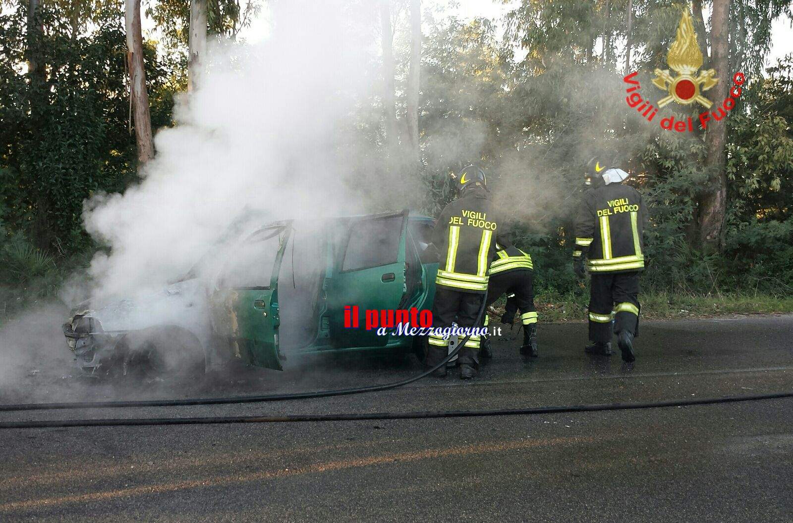Auto in fiamme a Latina, conducente esce dall’abitacolo appena in tempo