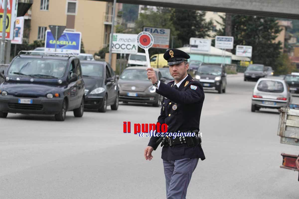 Controlli anti violenza a Cassino, la polizia denuncia giovane armato di bastone