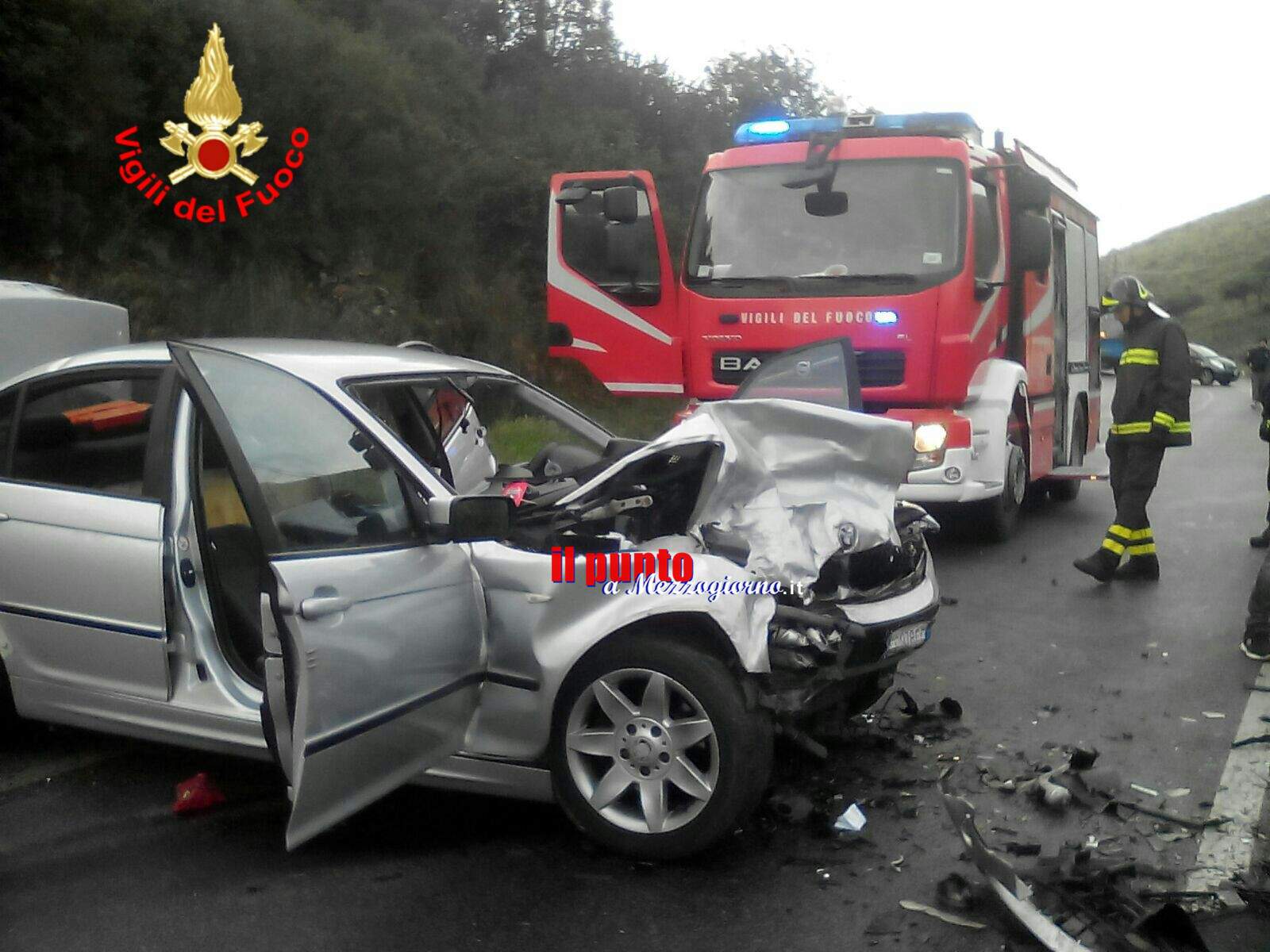 Incidente tra due auto. Un ferito Incidente tra due auto. Un ferito