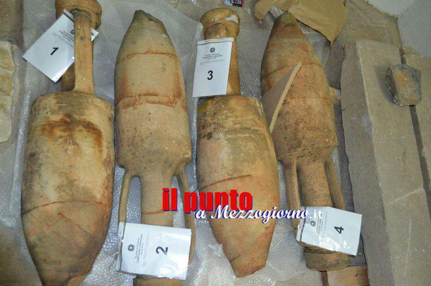 Reperti archeologici nascosti in villa, ritrovate a Cervaro cinque anfore romane. Coppia denunciata