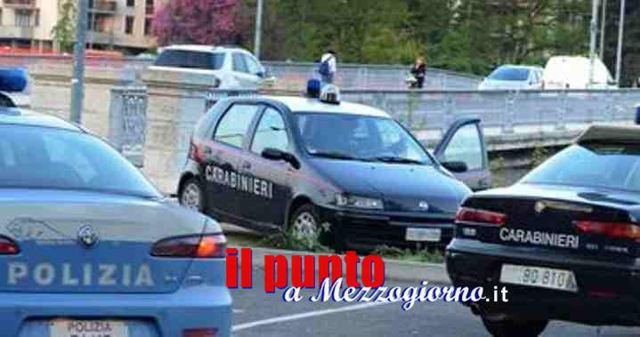 Rompe il finestrino di un’auto e ruba la borsa. Arrestato a San Giorgio a Liri un 42enne