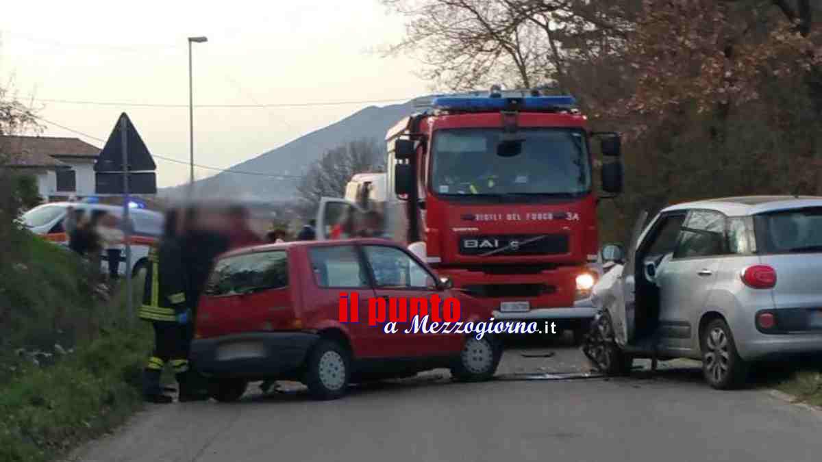 Cassino – schianto in via Appia Nuova, donna incastrata nell’auto estratta dai pompieri