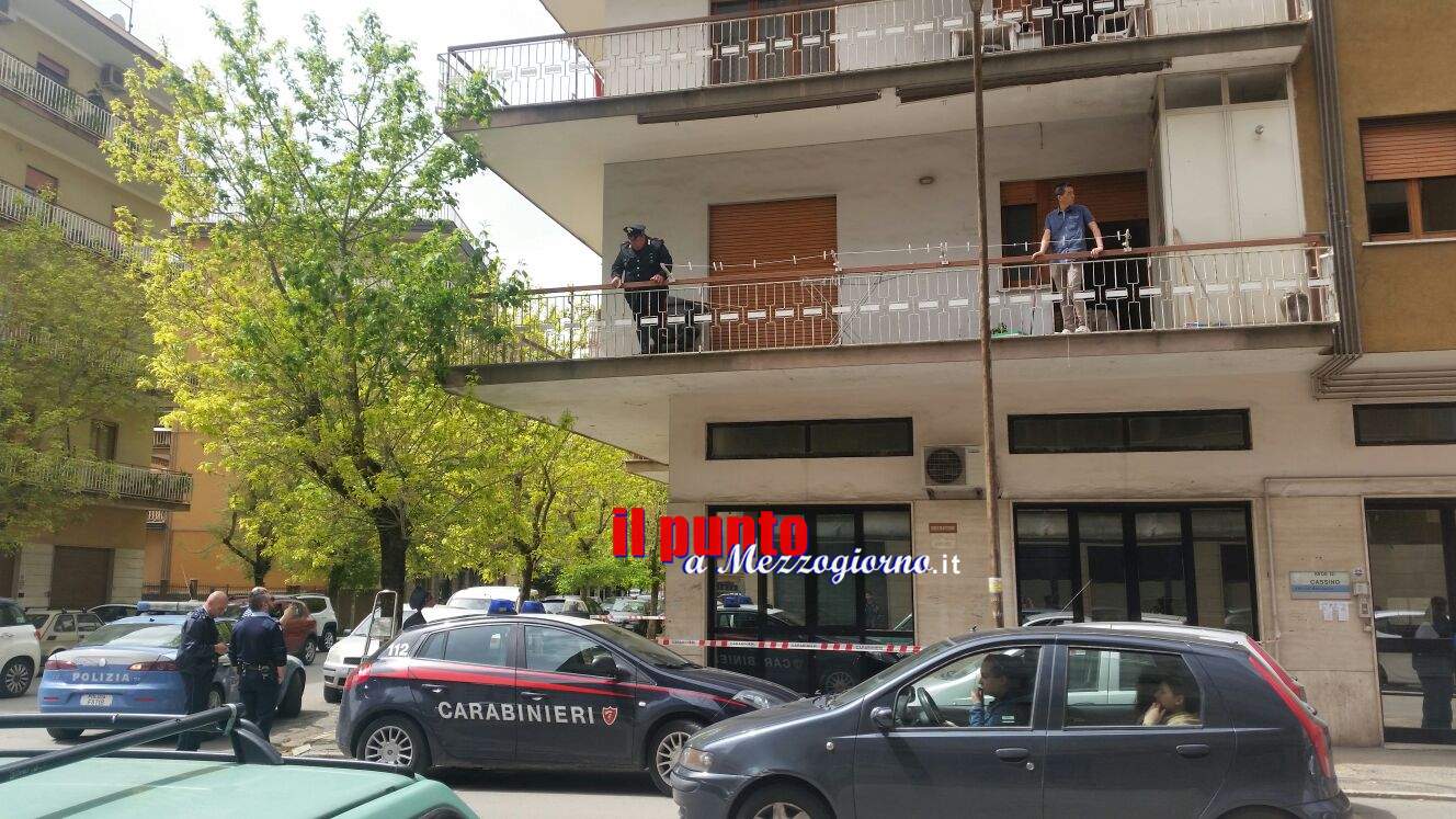 Furto in casa in centro a Cassino, grave ladro che cade dal balcone per scappare