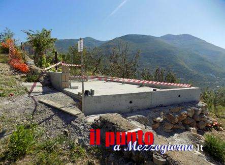 Piattaforma in cemento per telefonia sequestrata a Itri dalla Forestale