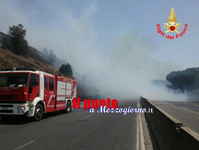 Incendi sterpaglie sull’A1, Autostrada chiusa ad Anagni