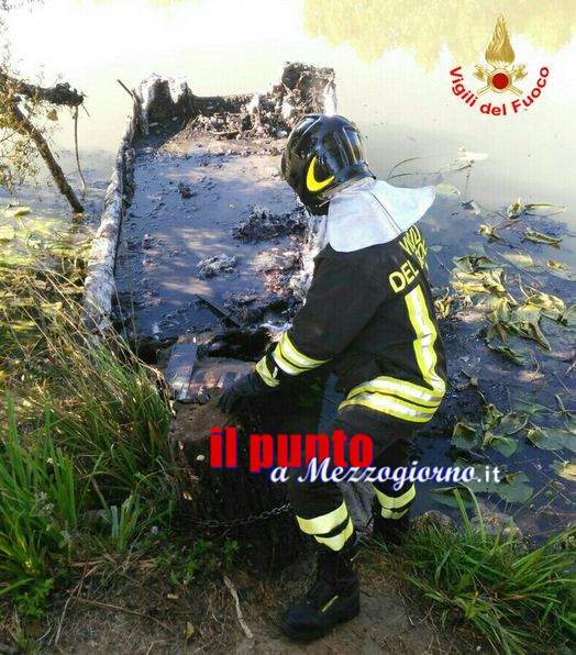 Barche in fiamme sul Garigliano a Minturno, incendio doloso