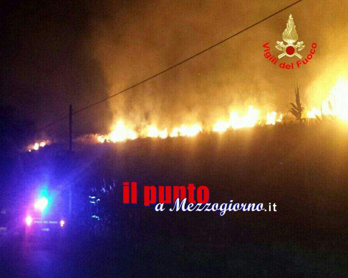 La provincia di Latina nella morsa degli incendi. Minacciate case e stalle