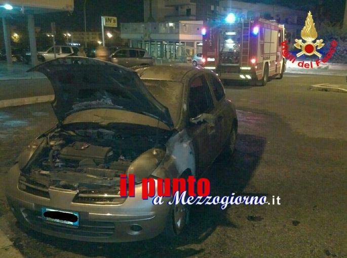 Auto in fiamme ad Aprilia, indagano i carabinieri