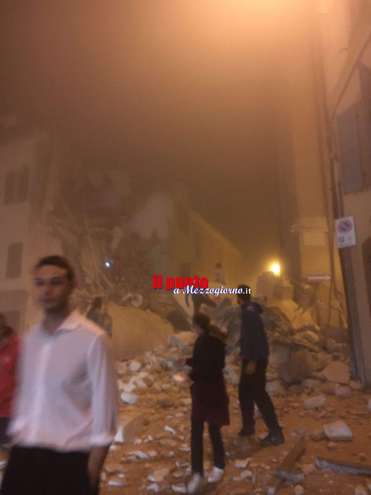 Terremoto, terrore nel centro Italia. Centinaia di scosse