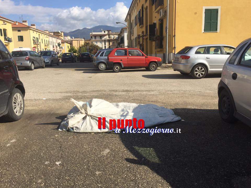 Cassino- Sacco dal contenuto sconosciuto ancora abbandonato in via Ariosto