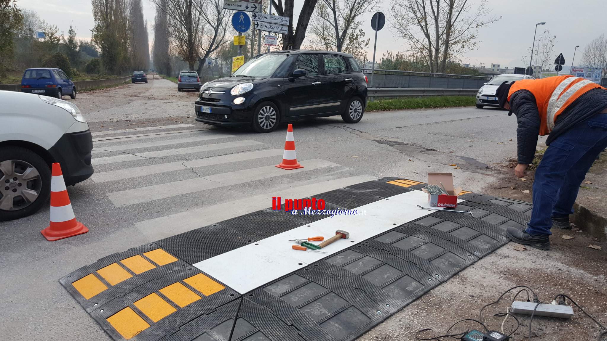 Un dissuasore di velocità in prossimità della pista ciclabile a San Pasquale Un dissuasore di velocità in prossimità della pista ciclabile a San Pasquale