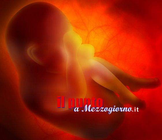 Partorisce e getta il feto nelle fogne a Ferentino, indaga la polizia