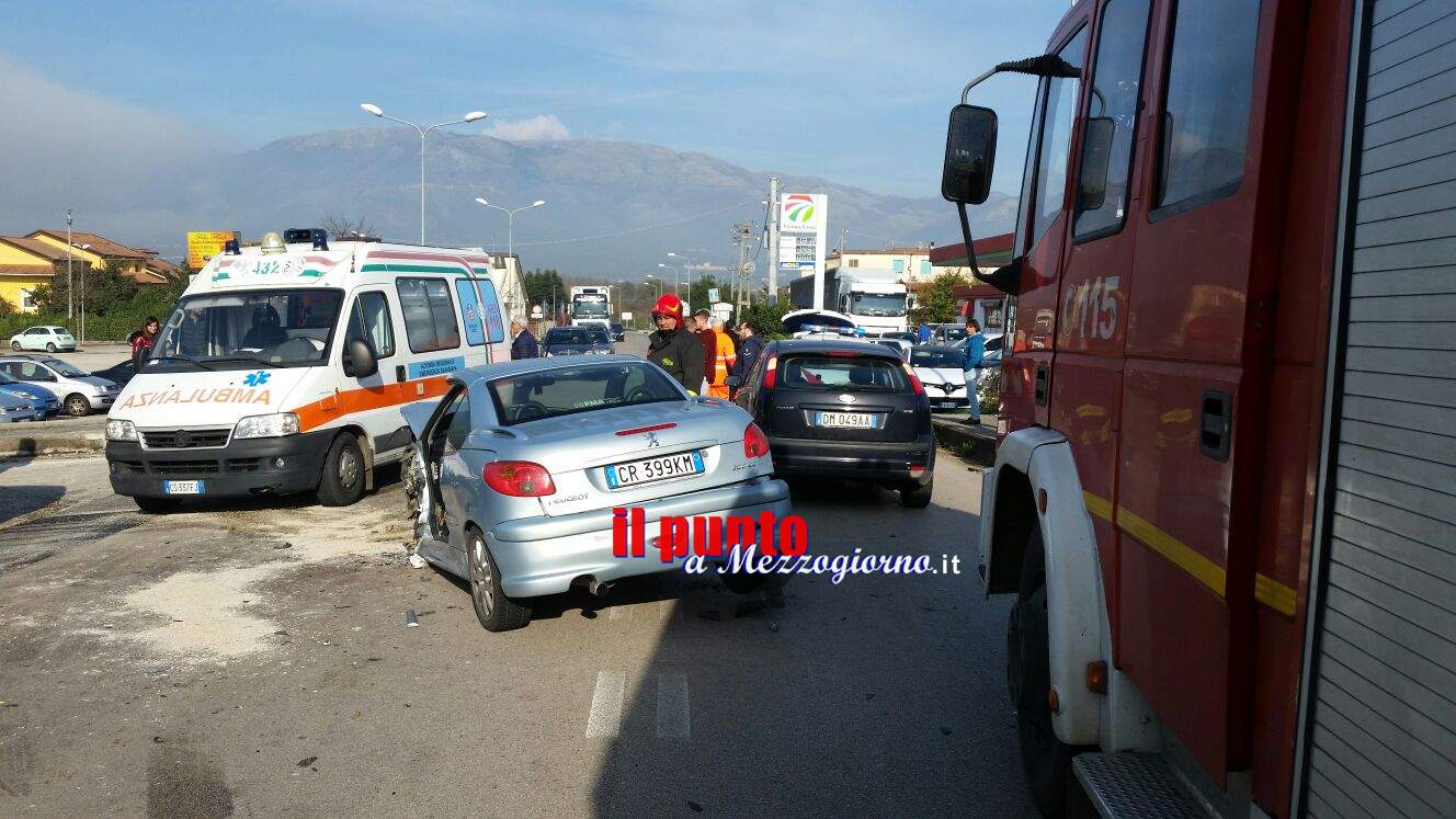 Incidente stradale tra 4 auto a San Vittore del Lazio, due feriti in codice rosso