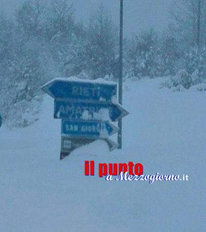 Neve e terremoto ad Amatrice. Altra scossa avvertita nel centro Italia