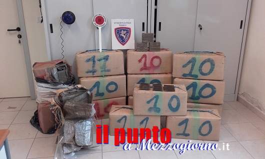 Sbanda con furgone carico di 453 chili di hashish, arrestato 24enne