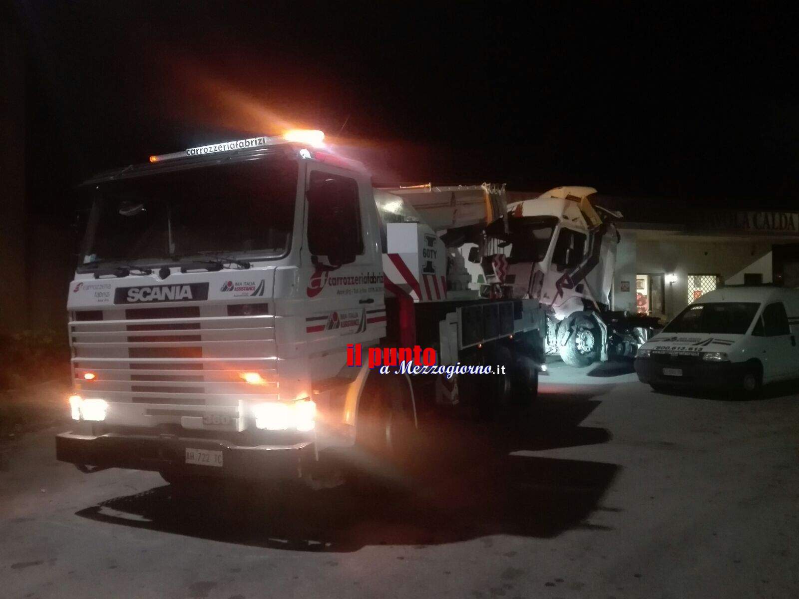 Incidente sulla Superstrada Cassino Formia, nottata di lavoro per rimuovere rottami. LE FOTO