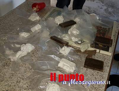 Cocaina sottovuoto, i carabinieri ne trovano 15 confezioni in un casale disabitato a Castel Volturno