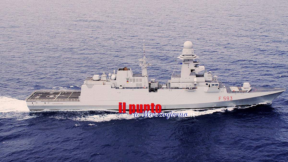 La nave Carabiniere della Marina Militare in bella mostra ad Abu Dhabi