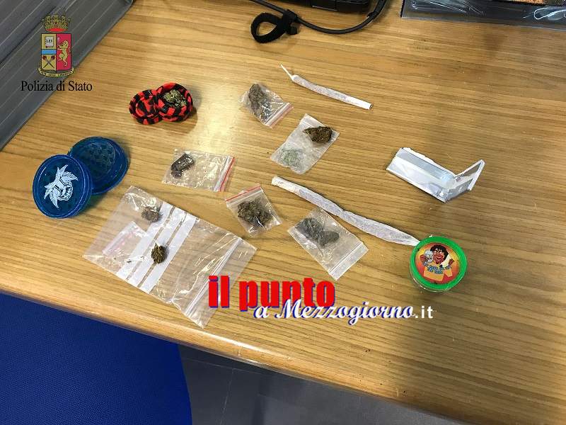 Dosi di droga nelle scuole di Frosinone, cinofili della polizia passano al setaccio due istituti
