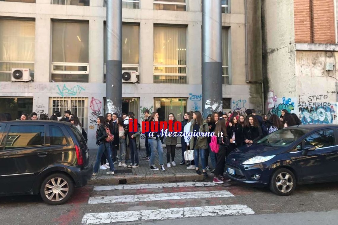 Studenti in rivolta nel frusinate: “Se ci bloccano il futuro noi blocchiamo la città “ Studenti in rivolta nel frusinate: “Se ci bloccano il futuro noi blocchiamo la città “