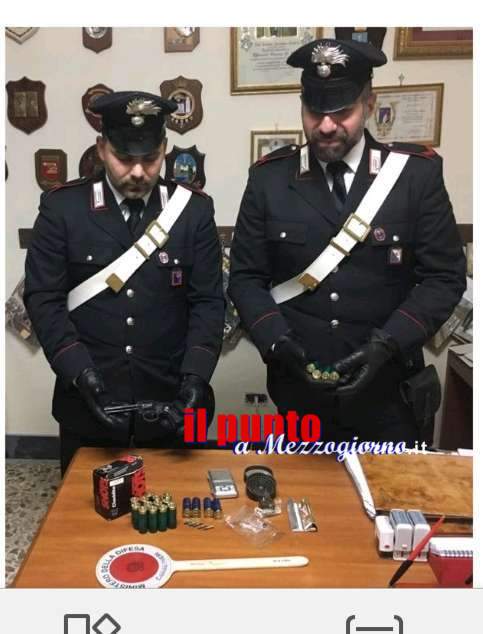 Castelforte e Santi Cosma e Damiano: Trovato in possesso di una pistola e vario munizionamento, arrestato un 50enne. Guai anche per un 36enne Castelforte e Santi Cosma e Damiano: Trovato in possesso di una pistola e vario munizionamento, arrestato un 50enne. Guai anche per un 36enne