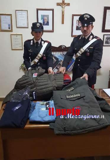 Mercato settimanale, sequestrati dai carabinieri capi di abbigliamento contraffatti