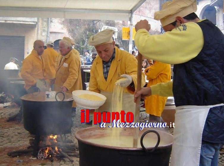 Paiolo di rame su fuoco a legna, a Sermoneta la sagra della Polenta