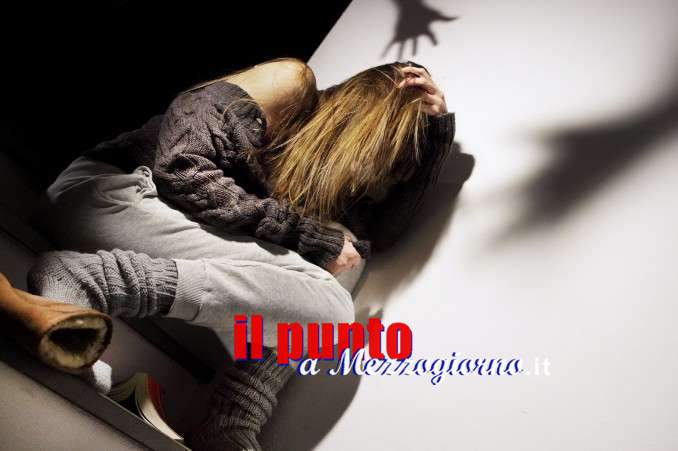 Gallinaro, picchiava 20enne e la costringeva a prostituirsi: denunciato 35enne