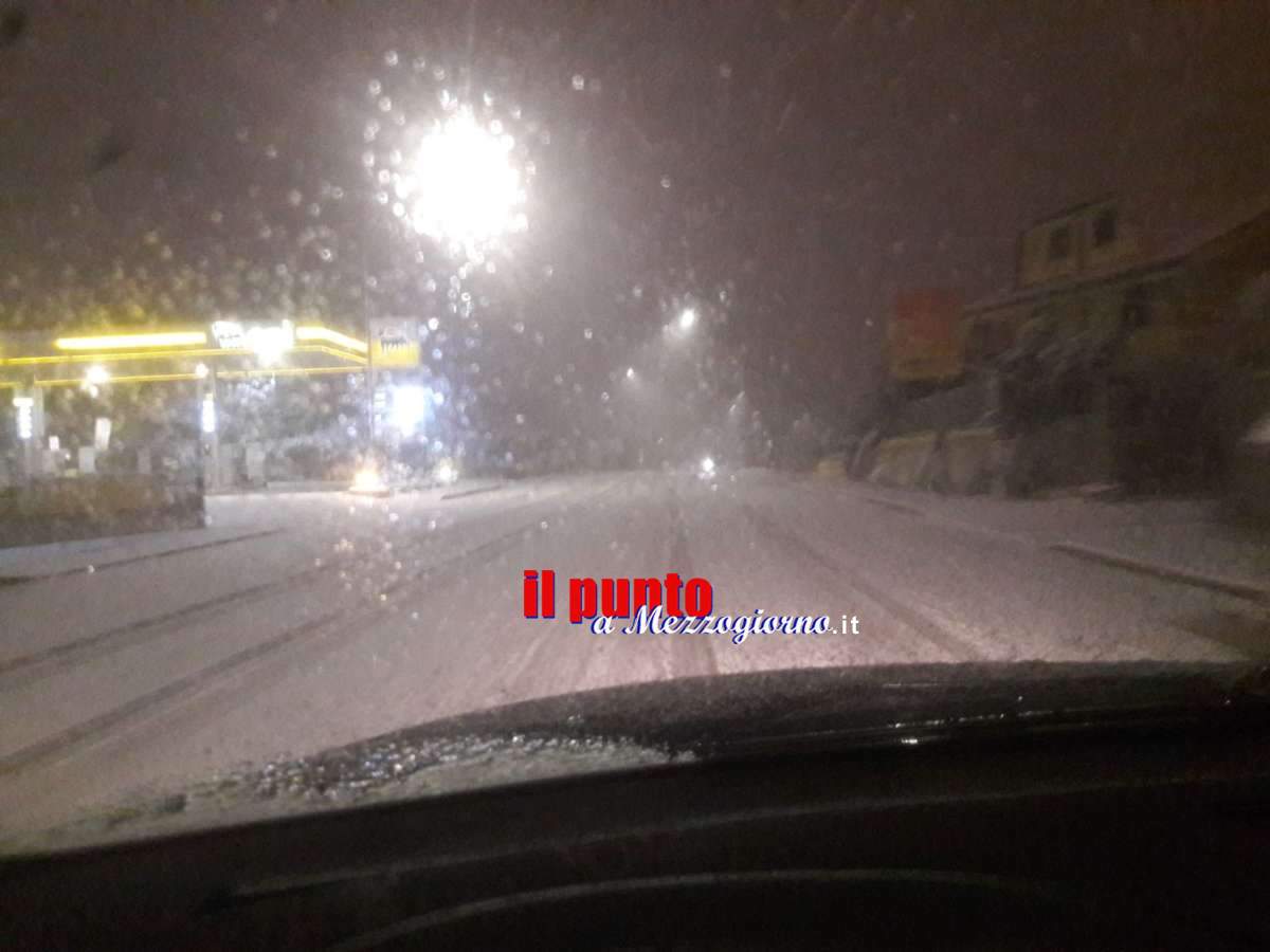 Grande freddo, primi disagi per neve: Montilepini bloccata da camion intraversati