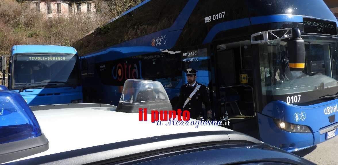 Autobus del Cotral “evacuato” a causa di viaggiatore violento, arrestato 31enne