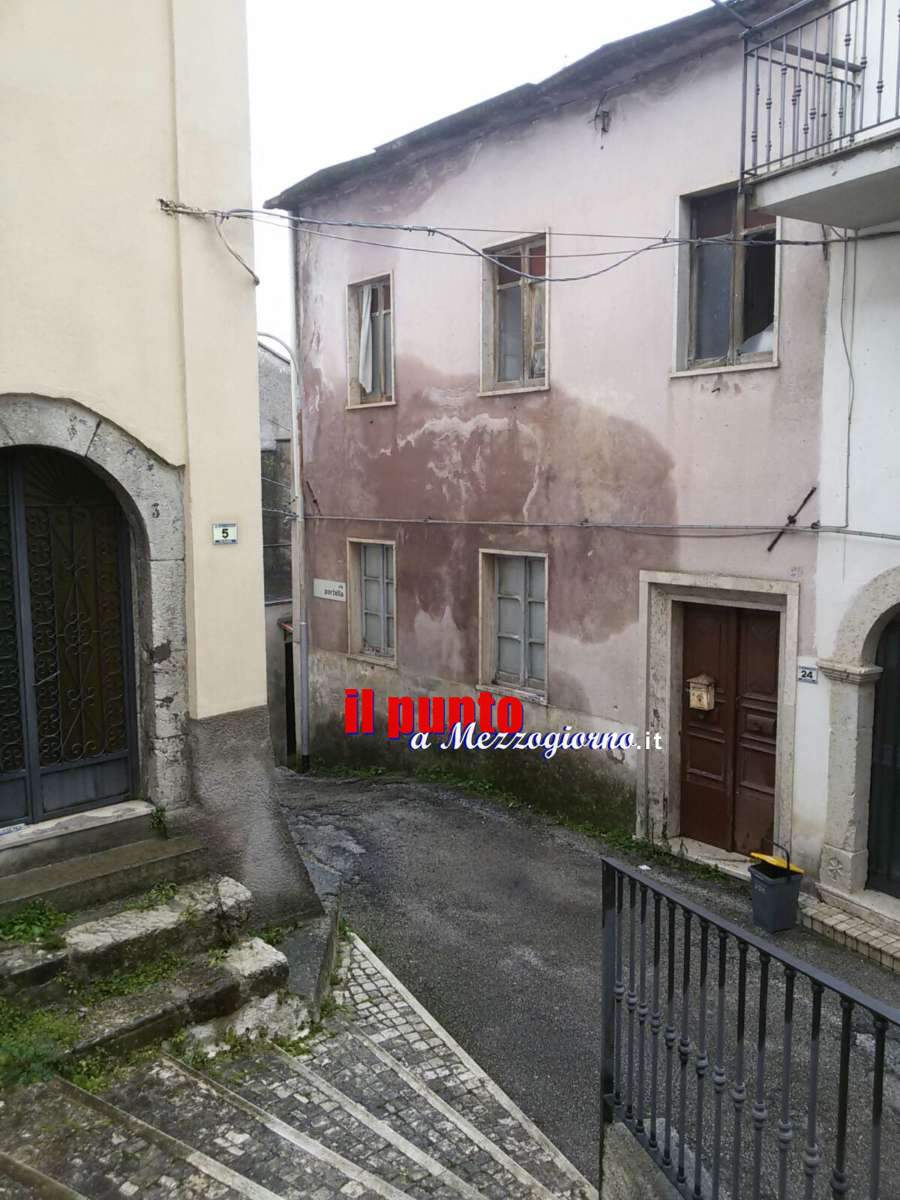 Casa che fa paura a Cervaro: residenti temono crolli, Comune ordina messa in sicurezza