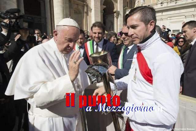 La “Fiaccola Benedettina” questa mattina in Vaticano per la benedizione di Papa Francesco