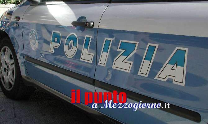 Si masturba su un autobus e palpeggia una ragazza, arrestato straniero