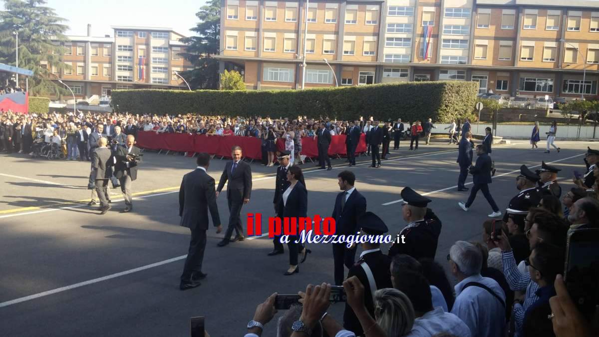 VIDEO – A Velletri 725 Allievi carabinieri giurano fedeltà alla Patria davanti al ministro della Difesa Trenta VIDEO – A Velletri 725 Allievi carabinieri giurano fedeltà alla Patria davanti al ministro della Difesa Trenta