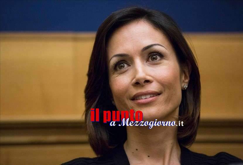 Regime forfettario a 50 mila euro per le partite Iva, la proposta di Mara Carfagna