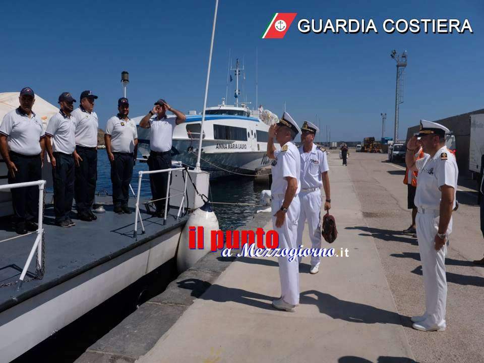 L’Ammiraglio Ispettore Capo Giovanni Pettorino visita gli uffici del Compartimento marittimo di Gaeta