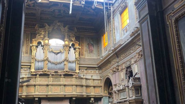 Crolla il tetto della chiesa S. Giuseppe dei Falegnami in Clivo Argentario